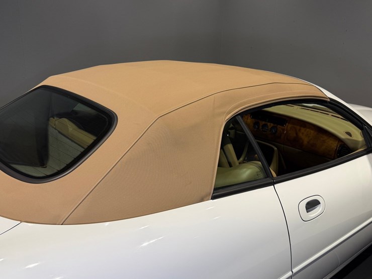 #1516-•-1997-jaguar-xk8-convertible-image-24