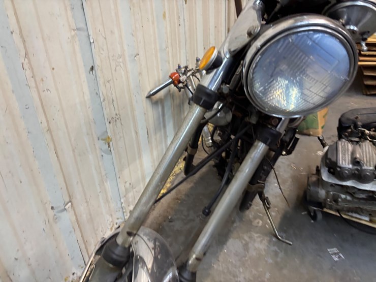 #400-•-mid-70’s-honda-cb750-for-parts/-repairs-image-6