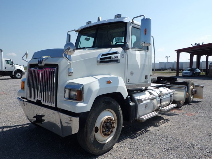 2019-western-star-4700sf-image-1
