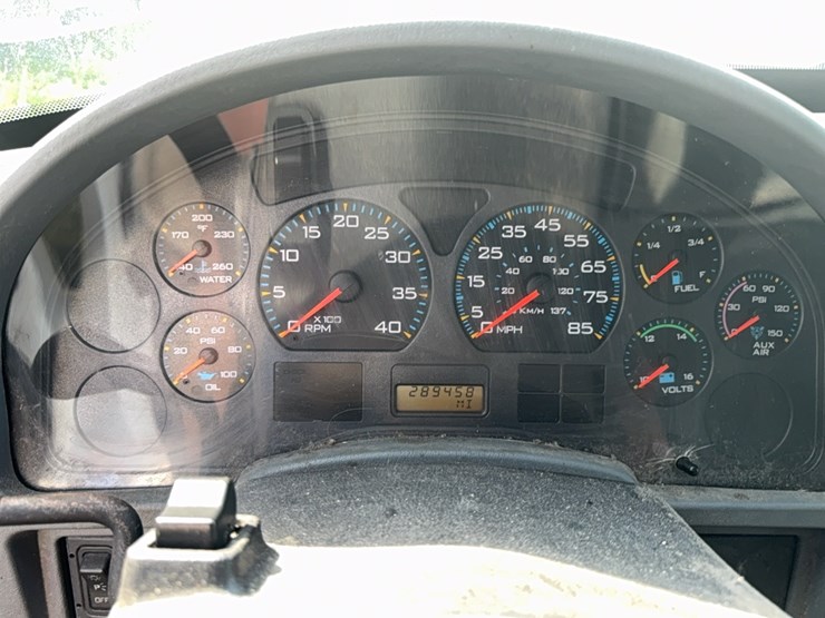 2004-international-4300-dt466-box-truck-image-32