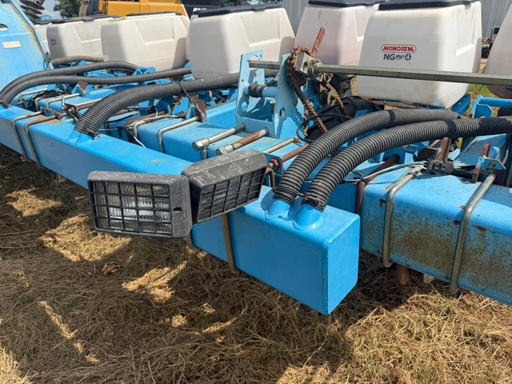 #51909-•-monosem-12-twin-row-38"-center-planter-05a116-inv#51909-image-119