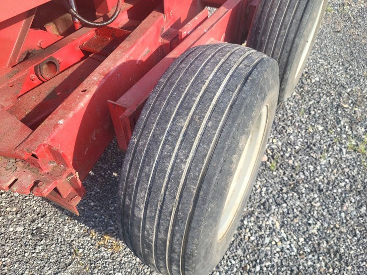 gehl-1065-tandem-axle-forage-chopper-w/2-heads---nice-image-18