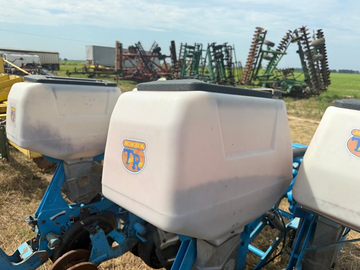 #51909-•-monosem-12-twin-row-38"-center-planter-05a116-inv#51909-image-103