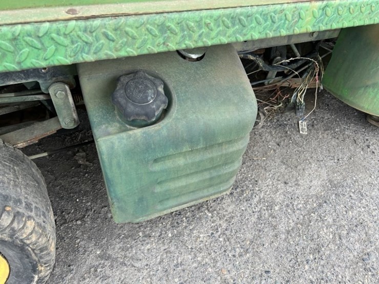 2020-john-deere-gator-image-21