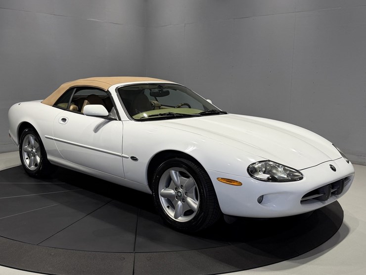 #1516-•-1997-jaguar-xk8-convertible-image-37