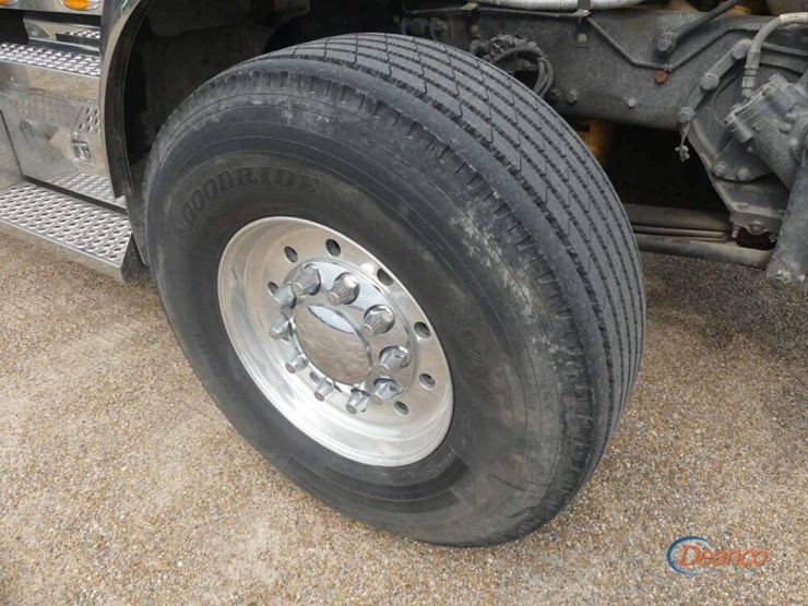 2014-kenworth-t800-image-17