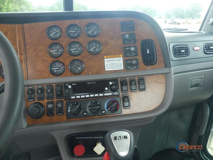 2012-peterbilt-388-image-18