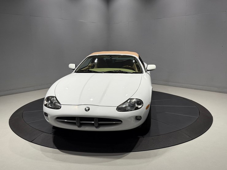 #1516-•-1997-jaguar-xk8-convertible-image-15