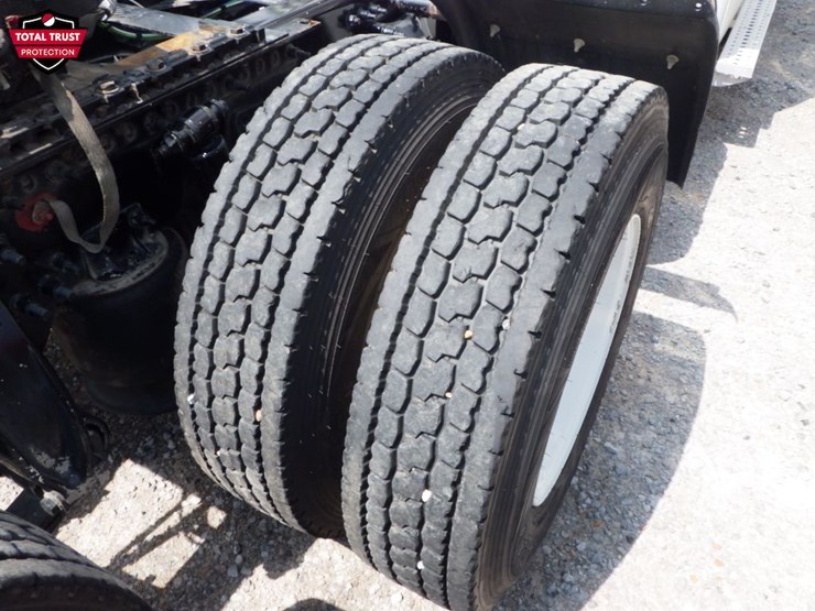 2019-freightliner-cascadia-126-image-6