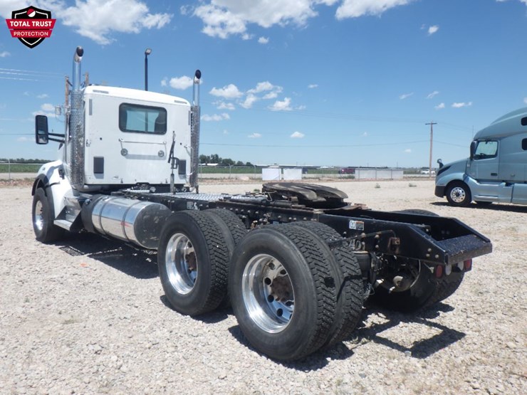 2023-kenworth-t880-image-11