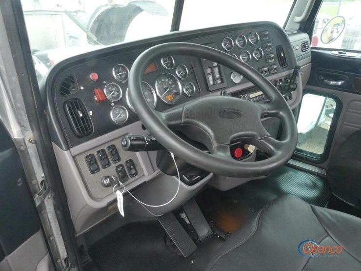 2013-peterbilt-388-image-15