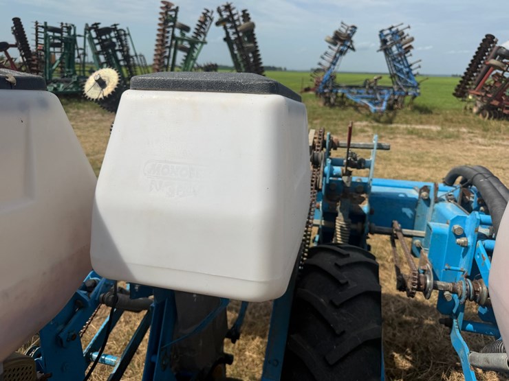 #51909-•-monosem-12-twin-row-38"-center-planter-05a116-inv#51909-image-109
