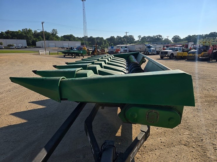 john-deere-8-image-2