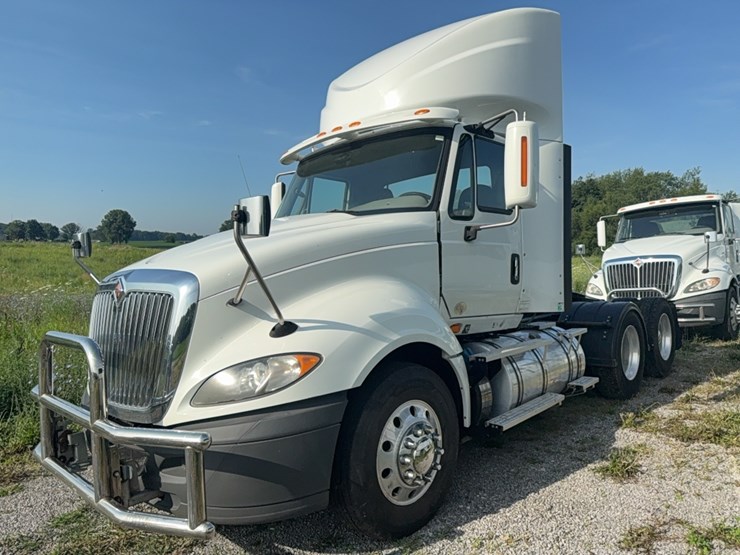 2016-international-prostar-semi-image-8