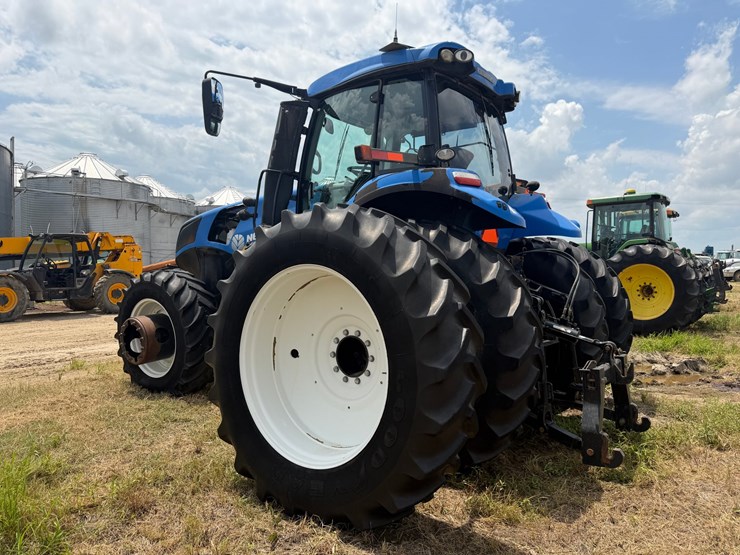 2015-new-holland-t8.350-image-3