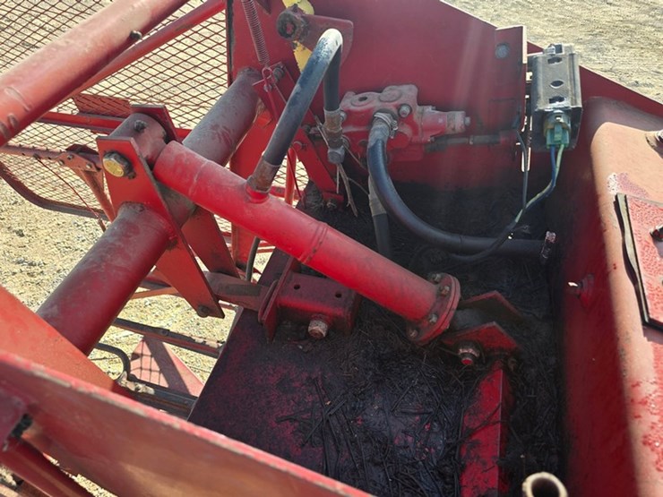 new-holland-316-image-16