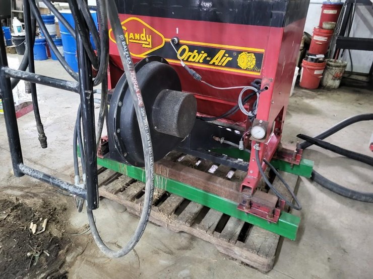 gandy-6290-68-orbital-air-seeder-image-16