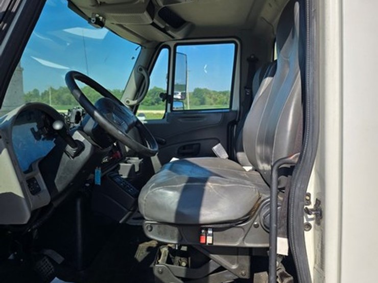 2011-international-durastar-4300-image-22