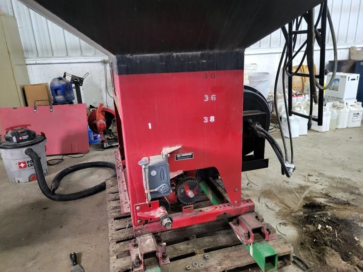 gandy-6290-68-orbital-air-seeder-image-11
