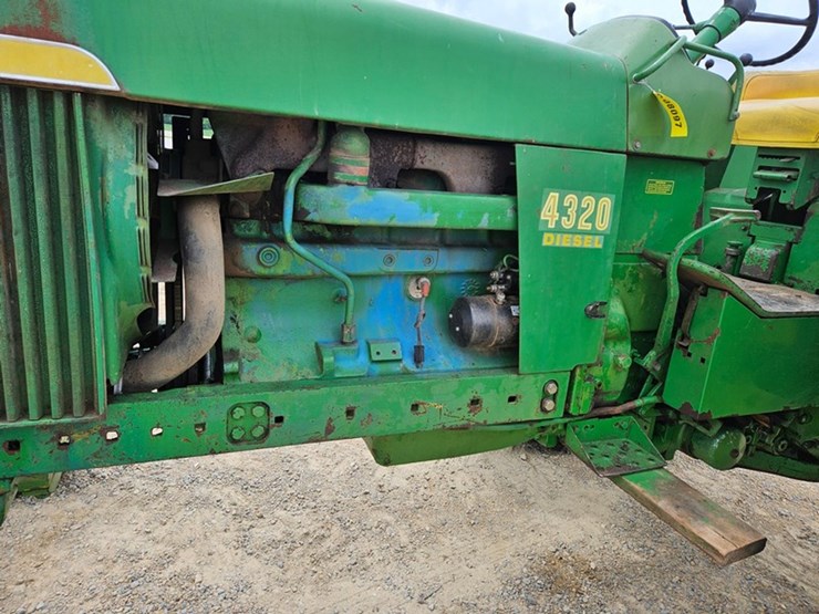 john-deere-4320-image-11