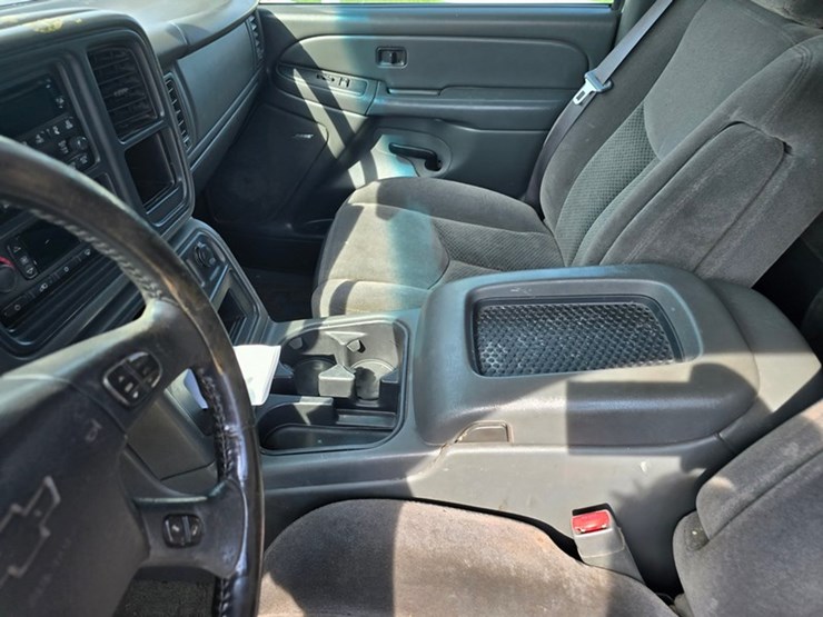 2006-chevrolet-2500-image-23