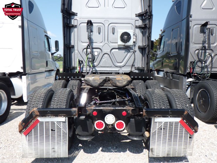 2022-freightliner-cascadia-126-image-9