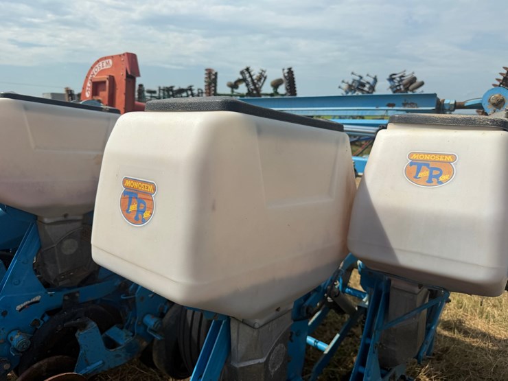 #51909-•-monosem-12-twin-row-38"-center-planter-05a116-inv#51909-image-46