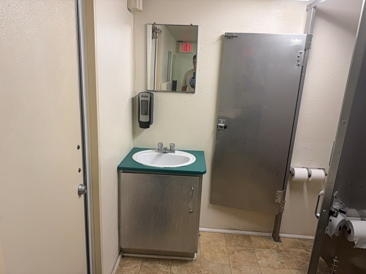 1992-pace-restroom-trailer-image-22