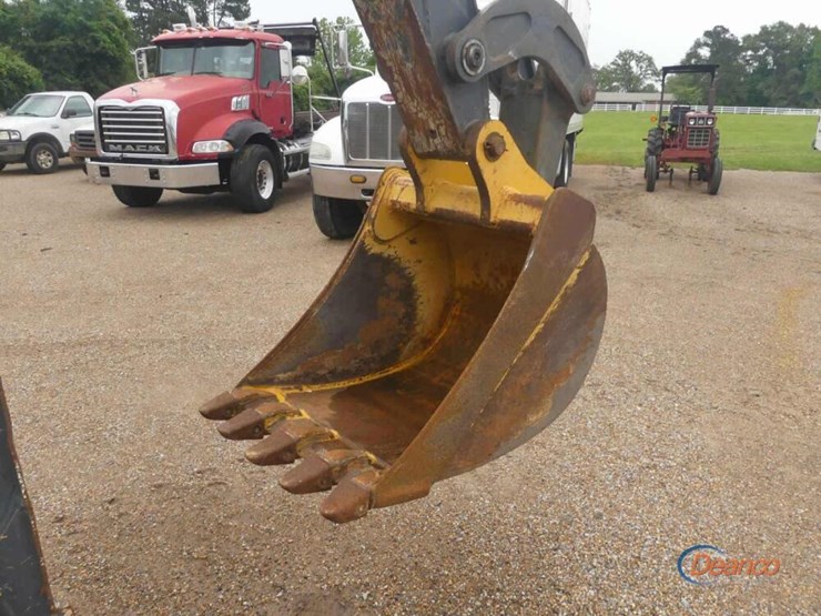 2019-deere-310l-image-4