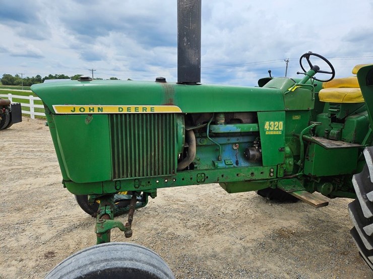 john-deere-4320-image-10