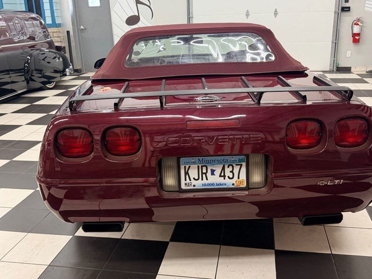 #1873-•-1993-chevrolet-corvette-image-12
