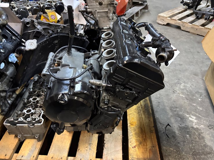 #408-•-2-pallets-of-motorcycle-engines-and-engine-parts-image-6