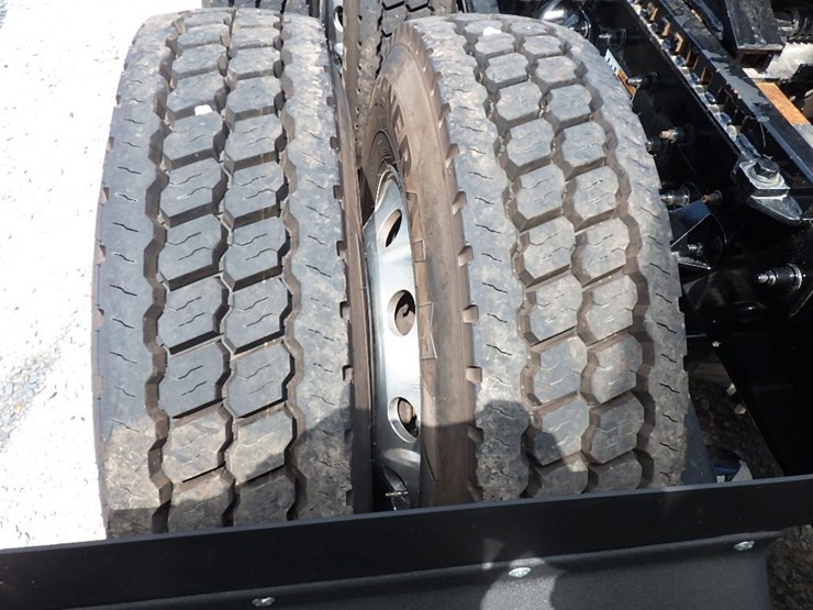 2021-peterbilt-579-image-5