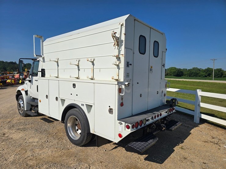 2011-international-durastar-4300-image-3