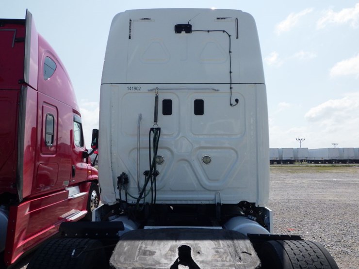 2016-freightliner-cascadia-125-image-13