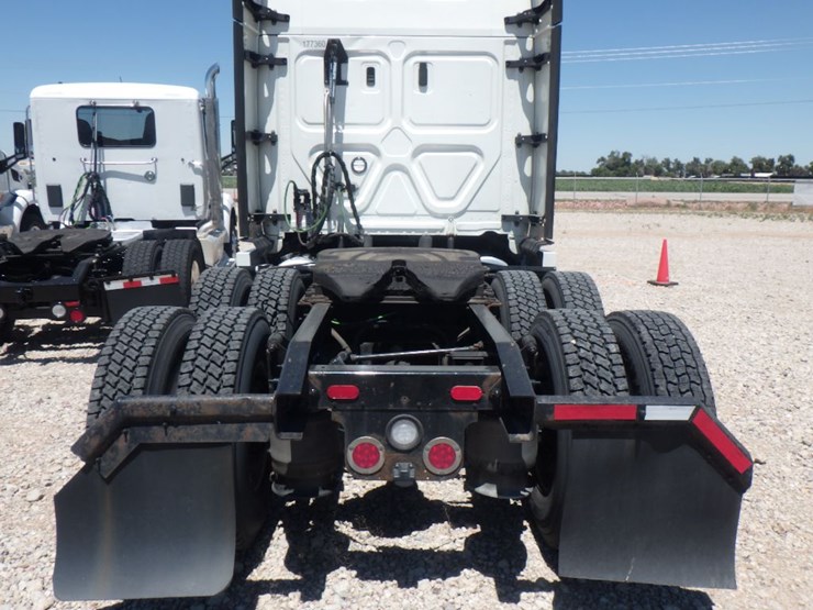 2018-freightliner-cascadia-125-evolution-image-10