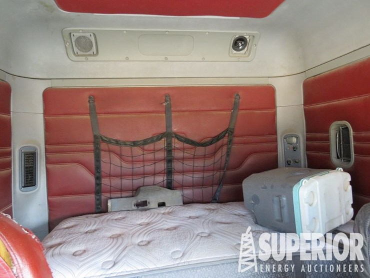 2003-freightliner-columbia-t/a-truck-tractor-w/sleeper-image-8
