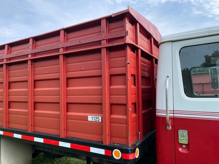 ih-1700-grain-truck-image-10