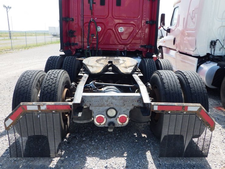 2016-freightliner-cascadia-125-evolution-image-12