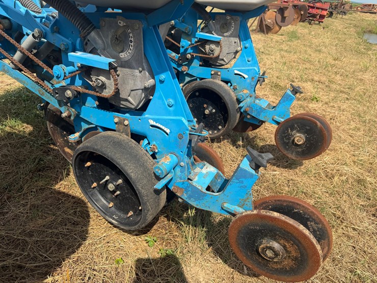 #51909-•-monosem-12-twin-row-38"-center-planter-05a116-inv#51909-image-40