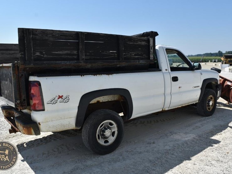 2004-chevrolet-silverado-1500-image-24