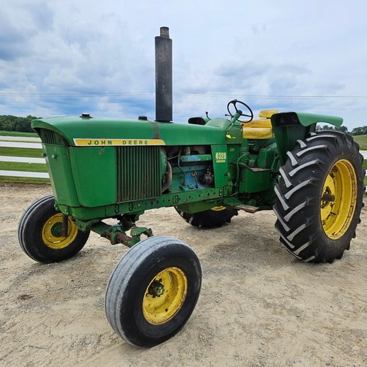 JOHN DEERE 4320