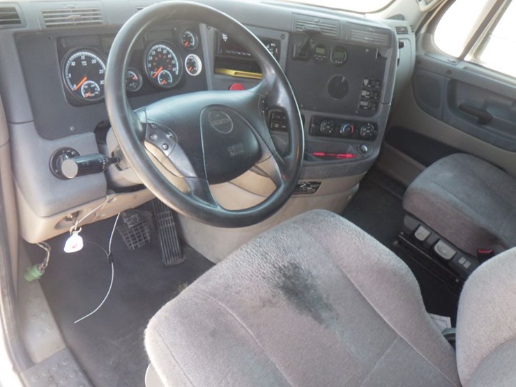 2018-freightliner-cascadia-125-evolution-image-17