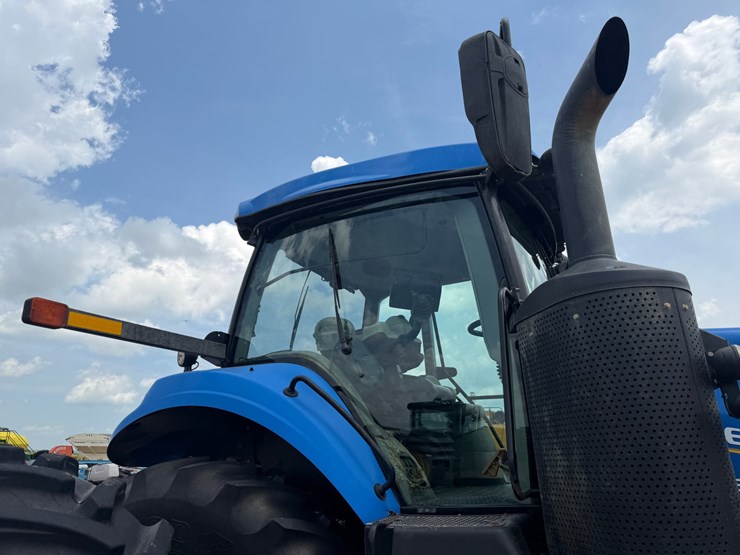 2015-new-holland-t8.350-image-38