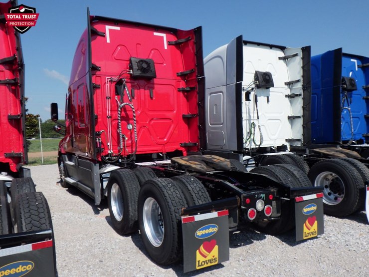 2022-freightliner-cascadia-126-image-13