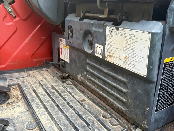 2011-caterpillar-d5c-xl-image-19