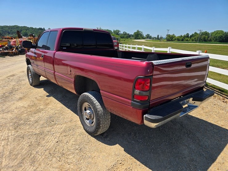 1996-dodge-ram-2500-image-3
