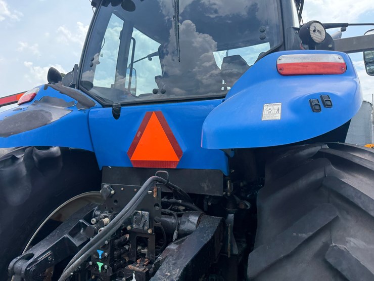 2015-new-holland-t8.350-image-42