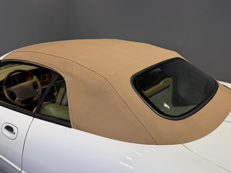 #1516-•-1997-jaguar-xk8-convertible-image-22