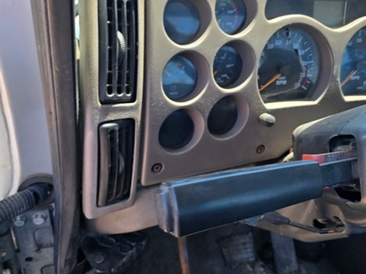2003-mack-ch612-image-34